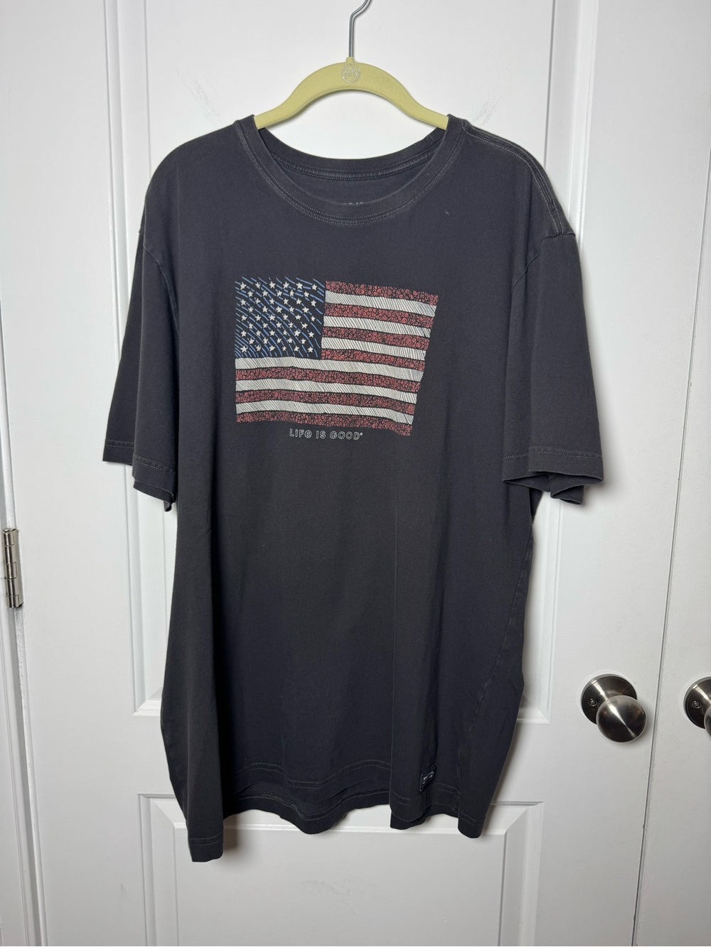 Life Is Good Men’s XL American Flag Black Crusher Graphic T-Shirt